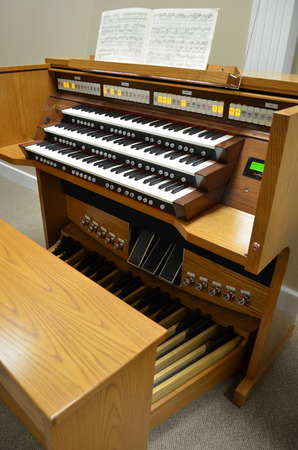 2011 Rodgers Allegiant 688 3 manual organ - Organ Pianos